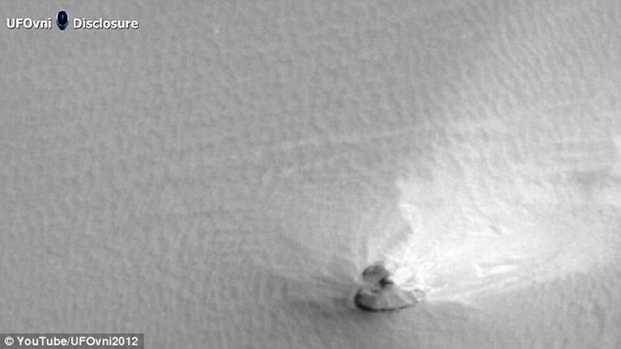 網友發現火星上的神秘圖騰酷似被掩蓋的飛碟形狀的UFO！