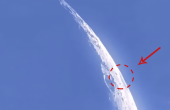 月球驚現“UFO”，加拿大網友拍攝到月球三個類似飛碟的不明飛行物略過月球表面，還留下了影子！難道外星人真的在月球?