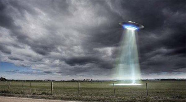 美國發生神秘UFO事件，不明飛行物墜毀現場曝光。
